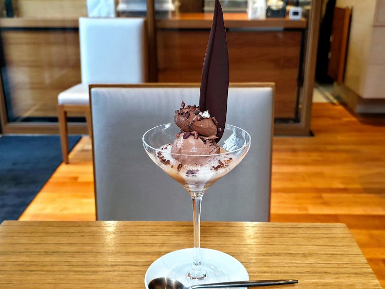 nelチョコレートパフェ1430円。