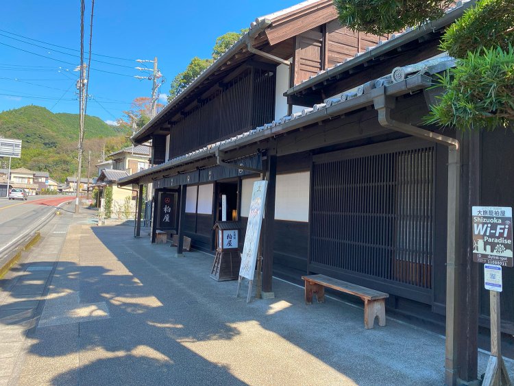 旅籠の創業は約300年前にさかのぼる。火事で全焼したこともあり、現在残る建物は3代目。