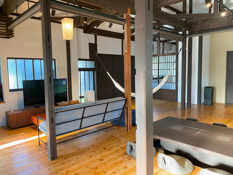 「SEIRAN」。最大定員6名で、専用庭はバーベキュースペースやドッグランとして利用できる。