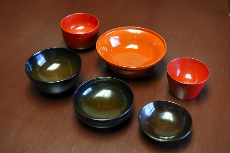 家に代々伝わる輪島塗の漆器。なかには100年以上経ったものもあるという。