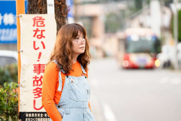 よく通った商店の建物がいくつも残るバス通りにて。