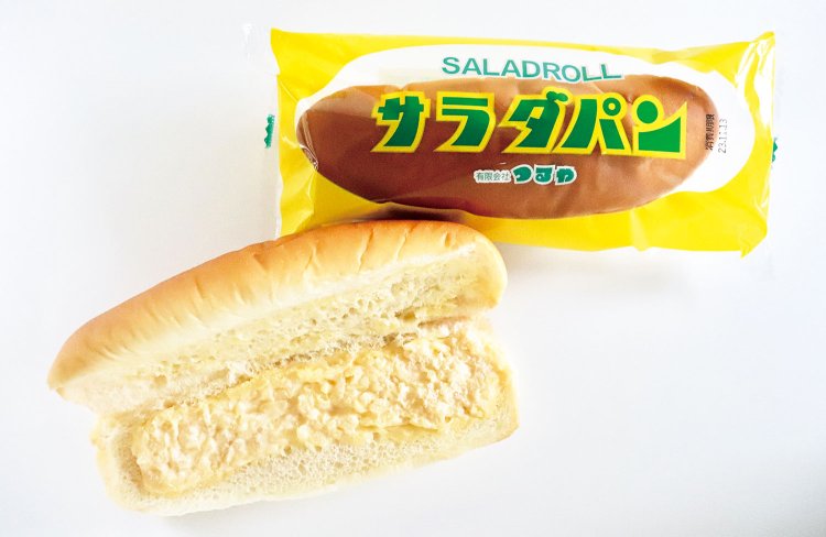 たくあんが入った「サラダパン」は『つるやパン』のロングセラー。