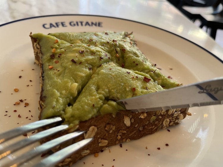 サクッとした耳の部分は、ライ麦や雑穀がローストされていて香ばしい！