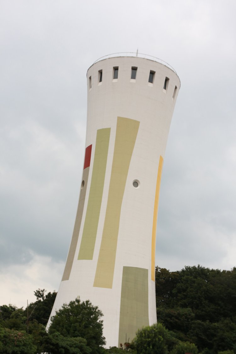 「ちょっと体を傾けて見てみると？」