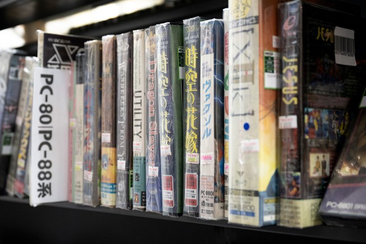 『BEEP秋葉原』では当時のゲームが今でも買える。当時のゲームのパッケージの装丁はどこも凝りまくっていて、見ているだけでワクワクさせてくれる何かがある。