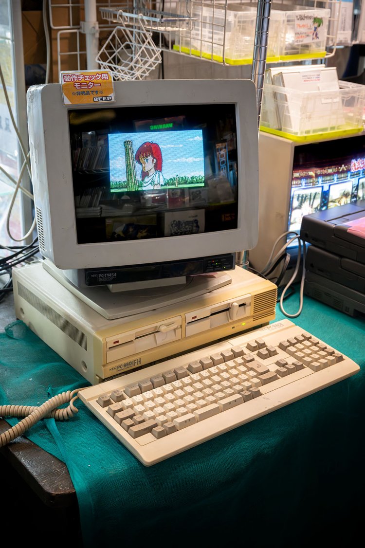 【東京レトロゲームさんぽ】レトロパソコン（PC-8801シリーズ）～80年代キッズみんなが憧れた未来の象徴