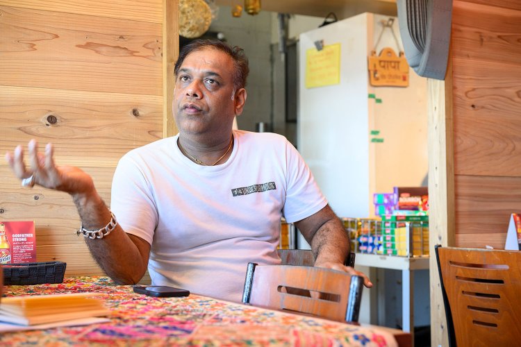 レストランのほか、インドと日本のビジネスマッチングの仕事も手がけるビクラムさん。