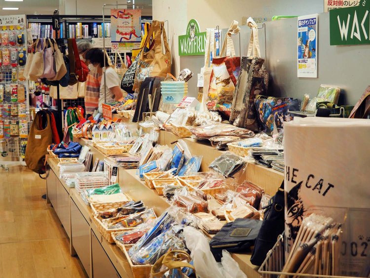 ファッションビルらしく雑貨が充実、取材時は人気の「猫のダヤン」シリーズも。