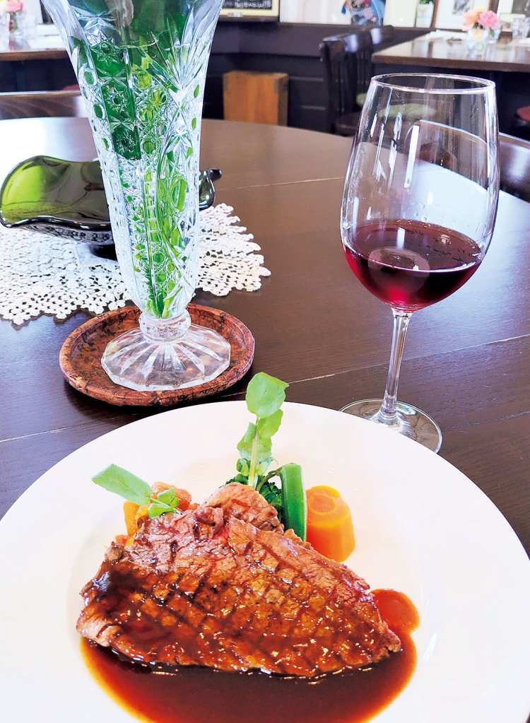 「同級生だからじゃなく本当においしい」と宮沢さん。勝沼の『BISTRO Milleprintemps』では、山梨県産ワインと地の食材を味わえる。