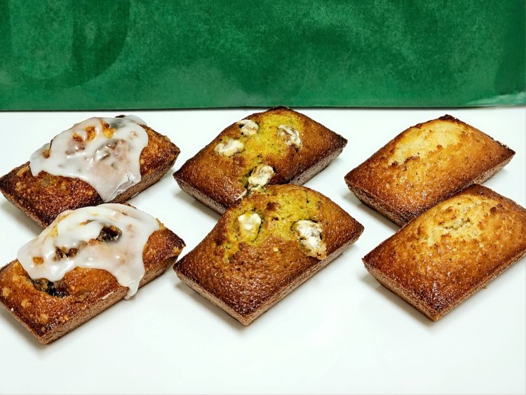 クラフトフィナンシェ マロン1個400円、ピスタチオ1個420円、プレーン1個300円。