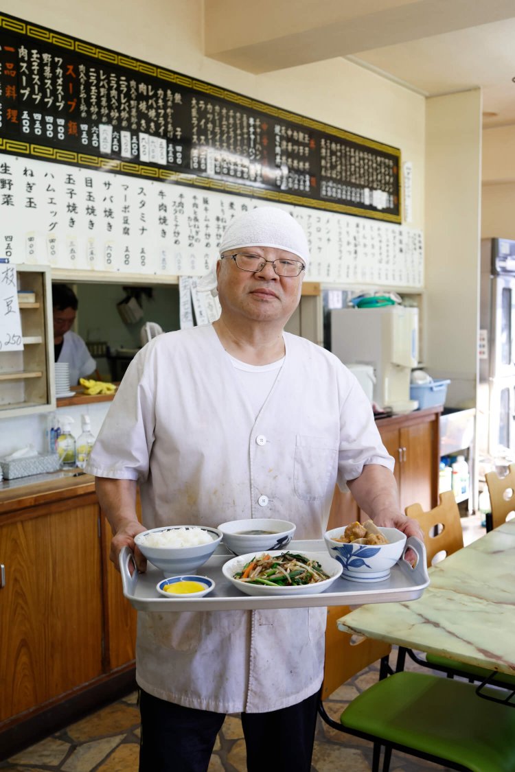 「里イモ煮やニラレバ炒めも人気ですよ」。