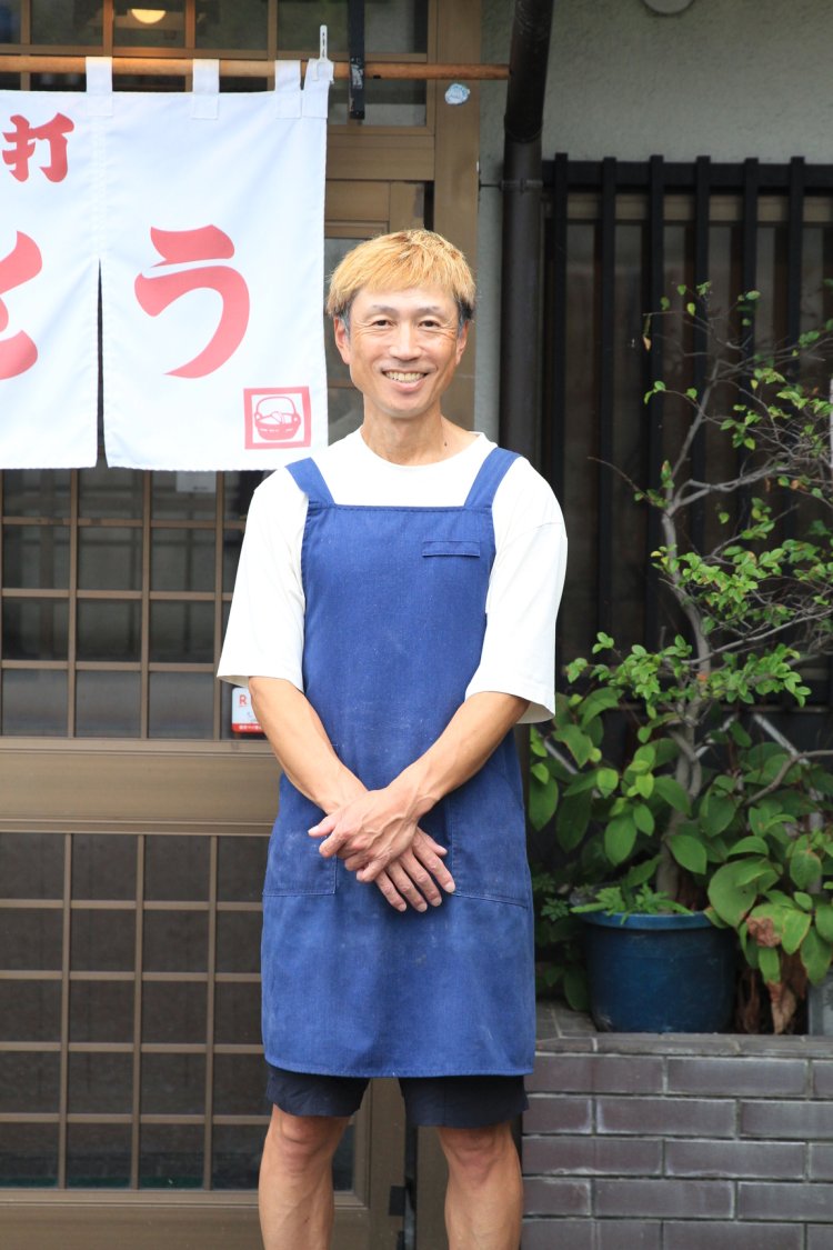 2代目の宮原和彦さん。「甲州味噌のまろやかな風味は欠かせません」。