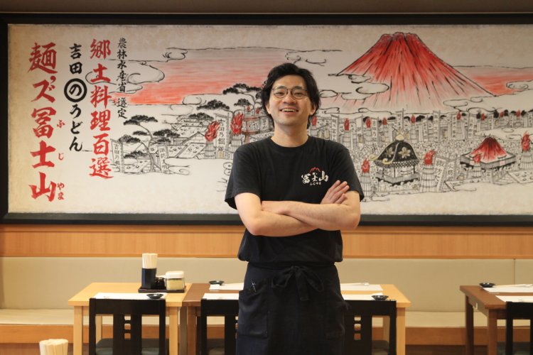 店長の保坂天生（てんせい）さん。「甲府で3軒、ほかにも県内3軒で提供中！」。