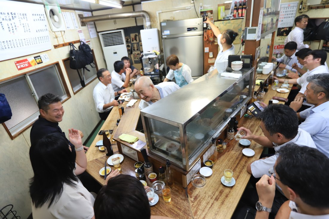 『古典酒場』倉嶋紀和子おすすめ！ 延々工事中の神奈川県・横浜駅の麓で変わらぬ昭和ゾーン、狸小路【旅先の夜は地元横丁へ③】