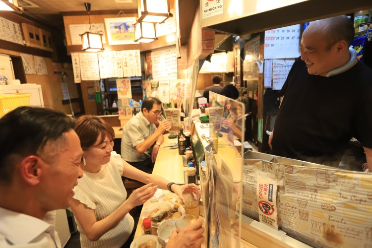 『おでん はな家』。1階カウンターのほか2階にテーブル席もある。「狸小路で一番の歴史があります」と4代目の内野さん。