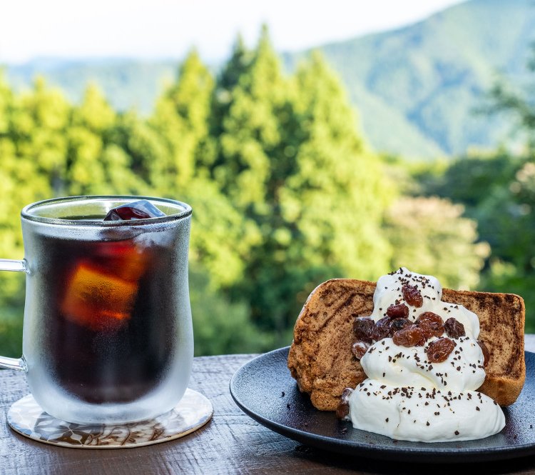 デザートとドリンクのセットは合計額から100円引きに。