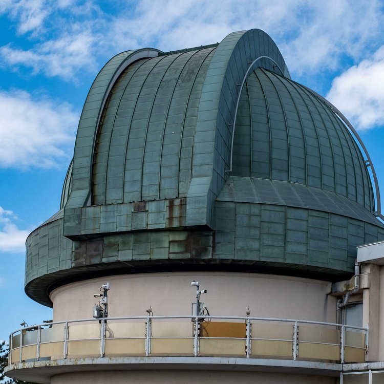 半球状の観測ドームは町のシンボル的存在だ。