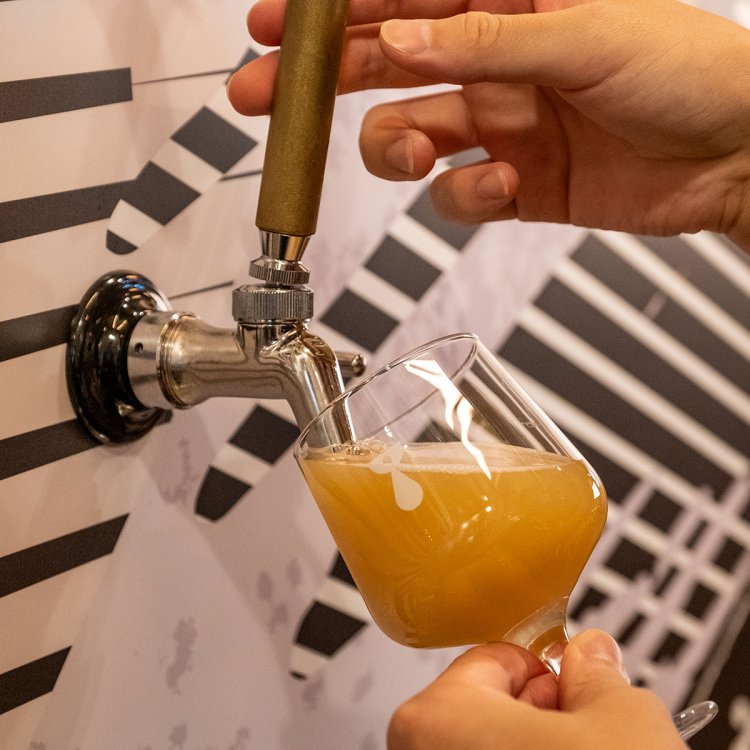 各ビールは数量限定で275㎖ 900円前後～。