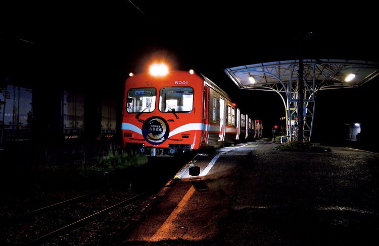 鉄道として全国初の「日本夜景遺産」に認定された。