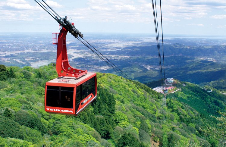 山頂の女体山駅までは約6分の空中散歩。