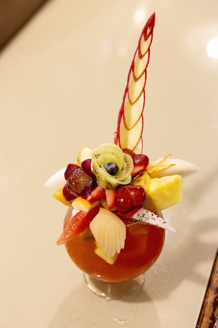 作るのに時間がかかるため、 16時から限定のティーパンチ880円。