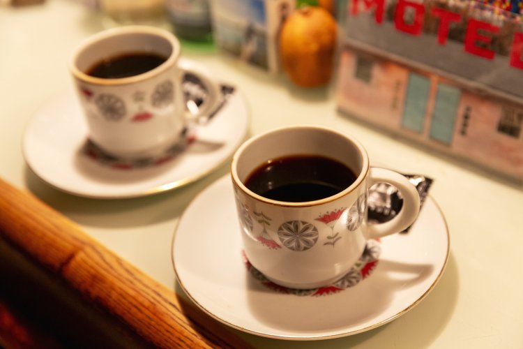 盛岡の老舗喫茶店『クラムボン』の豆で淹れたコ ーヒーほか、ソフトドリンクは500円〜。