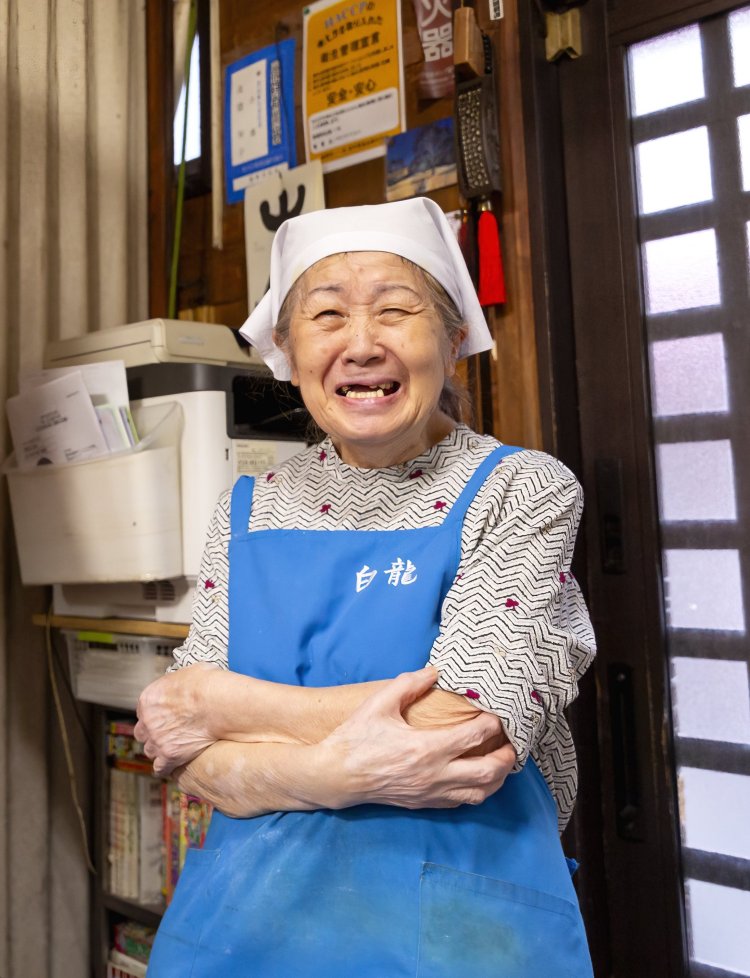 40年近く店を守り続けてきた3代目店主の高階岑子さん。「常連さんも、初めてのお客さんもありがたいです」。