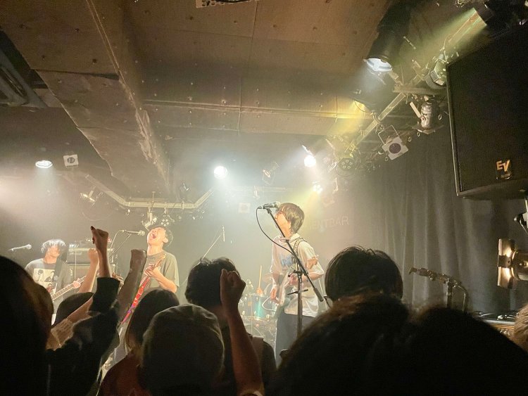 2025年は30周年の記念イヤー! 店長・クックヨシザワが下北沢『BASEMENTBAR』で積みあげた、優しく温かな時間