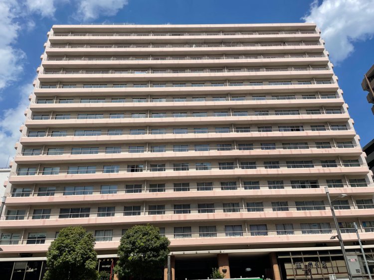 窓、バルコニー。