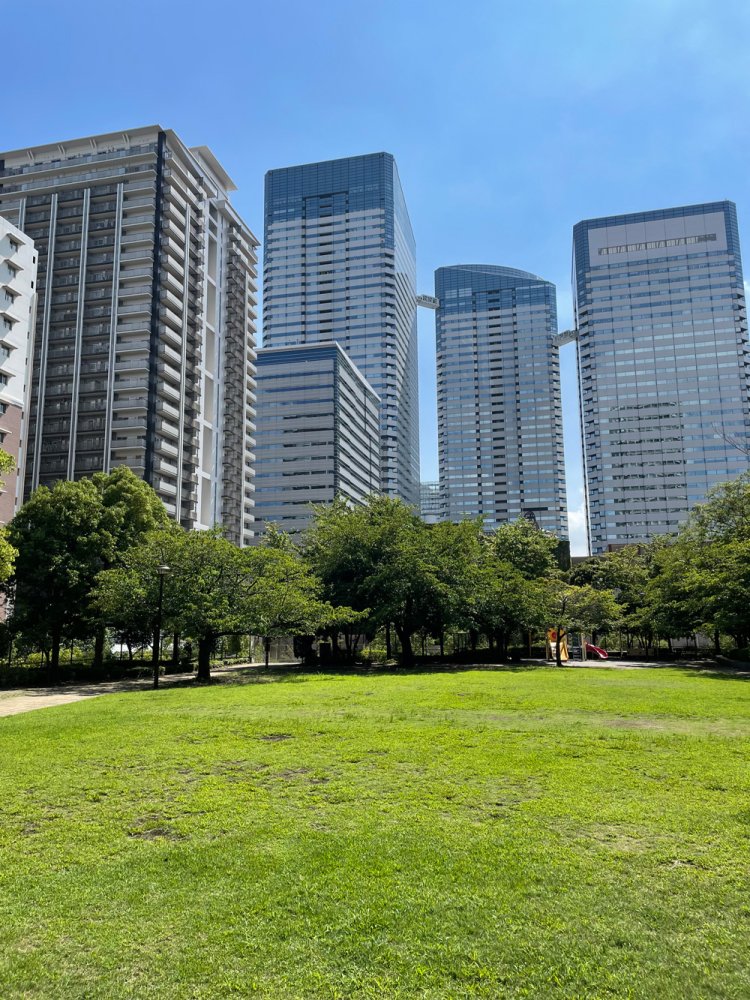 晴海トリトンスクエアの高層オフィスタワー「トリプルタワー」。