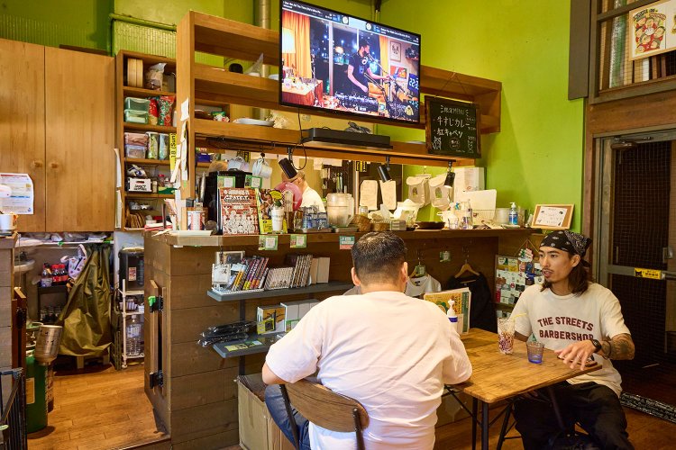 店では漢さんと会えることも。