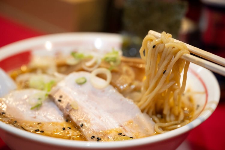 みそラーメン900円。素朴ながら、丁寧な味わいにハマる。