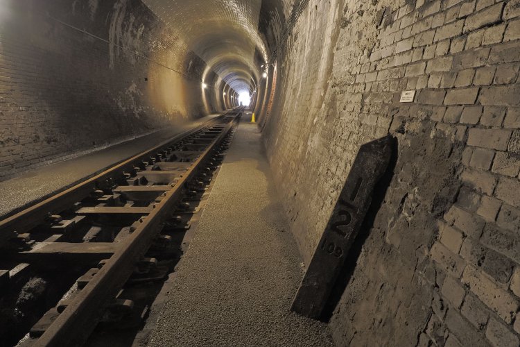開渠水路の部分に「100 1/2」キロポストがあった。東京駅起点から100.5km地点。
