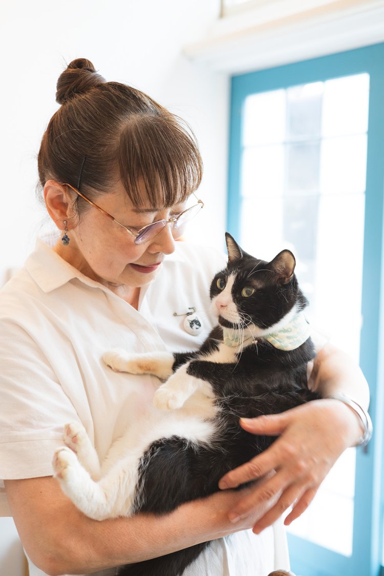 「みんなに撫（な）でられるから、毛がつるつるなんですよ」と、晶子さん。