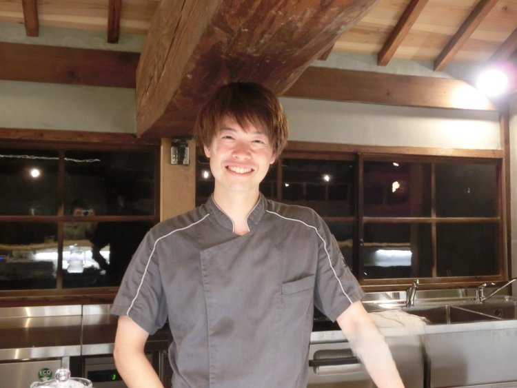 「地元広川や有田の食材・素材を使ったフレンチを気軽に楽しんでください」と金丸涼シェフ。