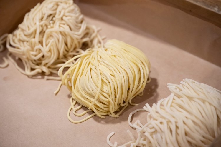 麺は醤油、塩、つけ麺で使い分けている。