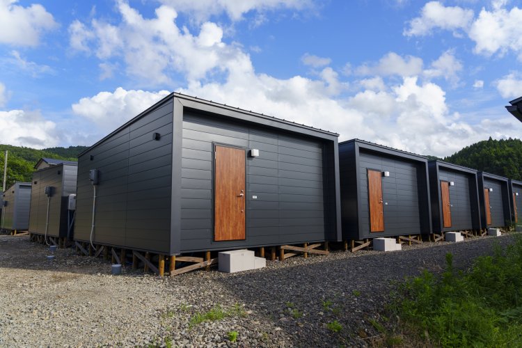 職人たちを受け入れる仮設工房。