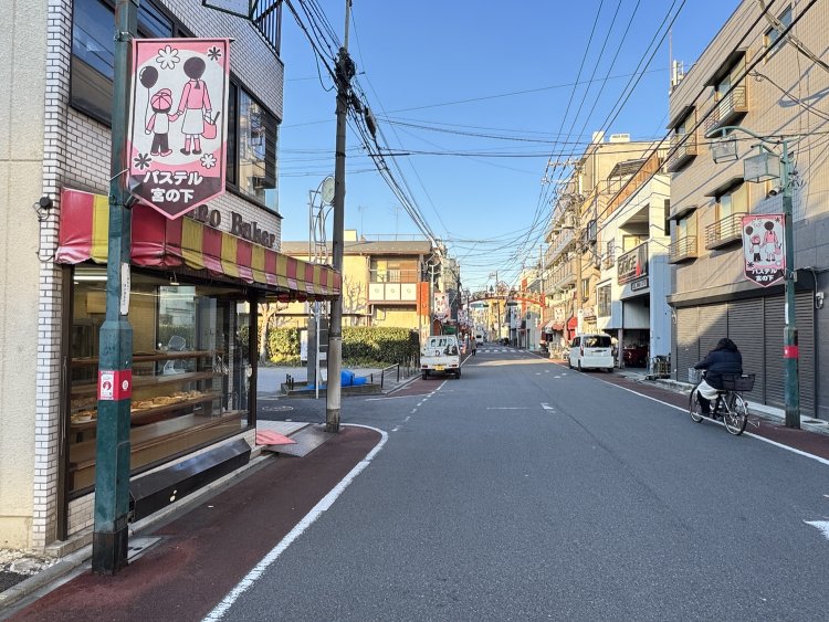 閉じている店舗も多いパステル宮の下。