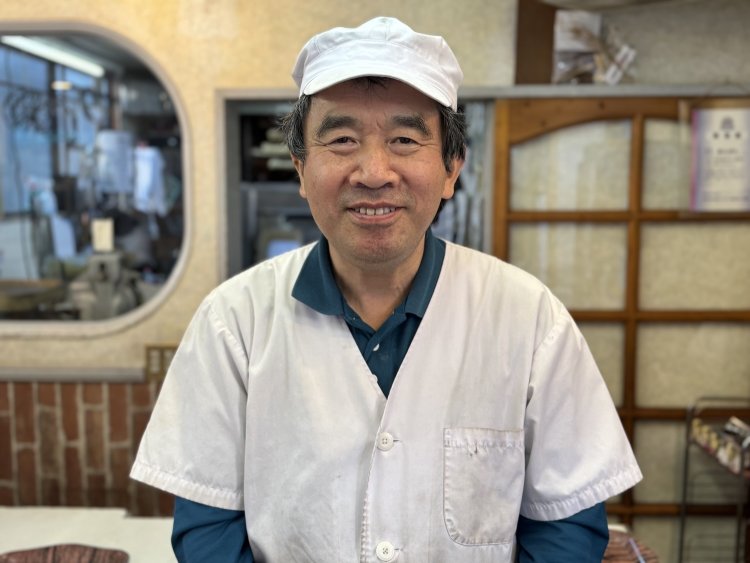 店主の栗原和裕さん。