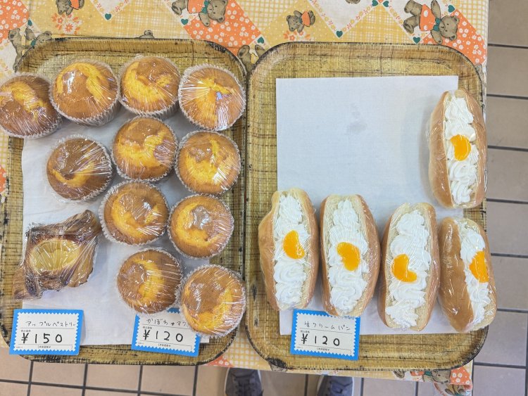 学校での販売が主なため、店にあるパンの数は少なめ。
