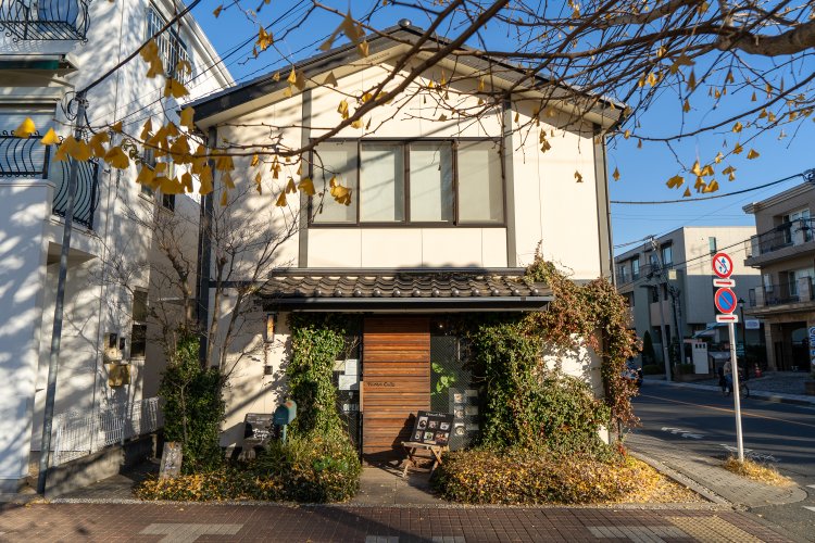 大学通り側のほかに、学園通り側にも入り口がある。