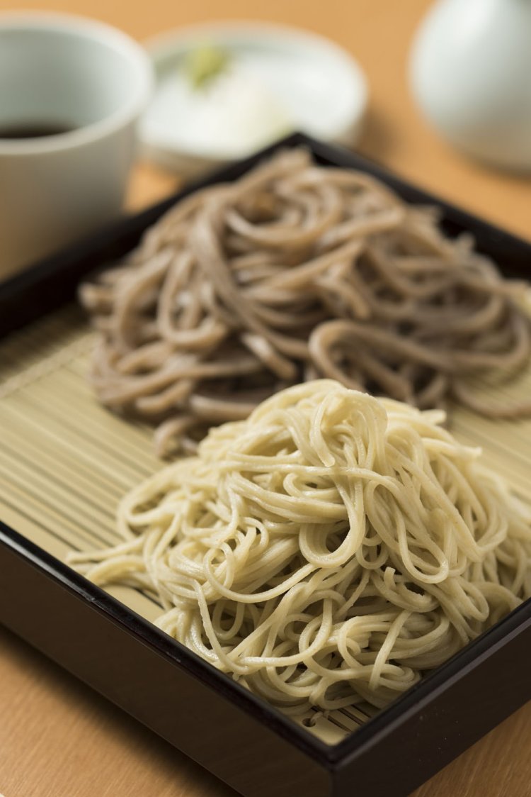 せいろと田舎そばの相盛り1100円でしっかりと締めたい。