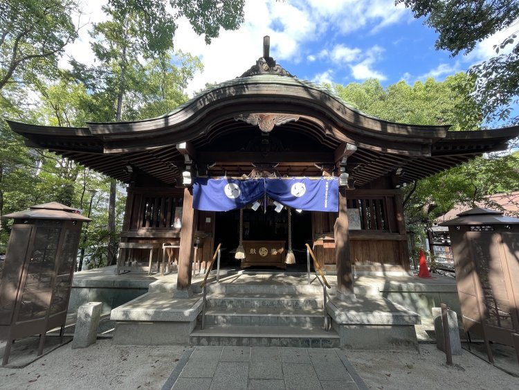 社寺に行けばそこには賽銭箱が。