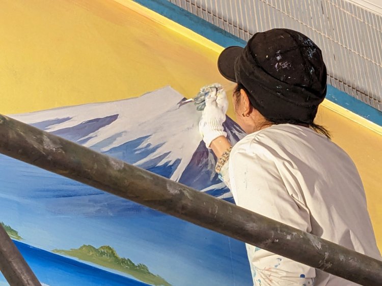 この細かい陰影こそが、湯船から見た人に臨場感を感じさせる。