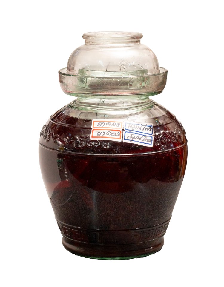 タイの薬用酒ヤードンは1杯500円。