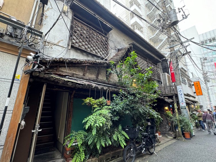 『さぼうる』は3人で街を歩いてみた日はお休みだったが、『さぼうる2』にはいつものとおり行列ができていた。