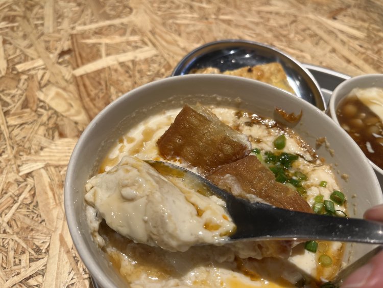 大豆本来の旨味が濃縮されている。シンプルながらいつまででも食べていたくなるほんのりした甘みがある。