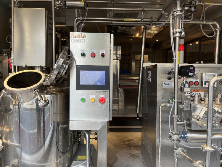 店内では飲む用、お豆腐用など用途に合わせて4、5種類ほどの豆乳を作っていて1日の総生産量はおよそ200Ⅼ。