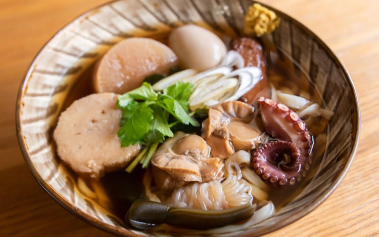 【東京おでんだね】エースコックの「おでんにうどん おどん」