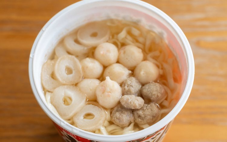 【東京おでんだね】エースコックの「おでんにうどん おどん」